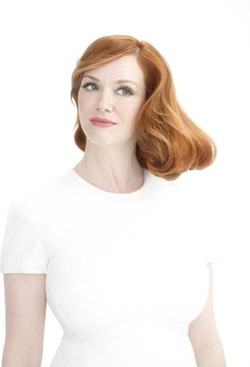 259947B400000578-2950490-Christina_Hendricks_shows_off_her_famous_flame_haired_locks_as_s-a-6_1423735280603