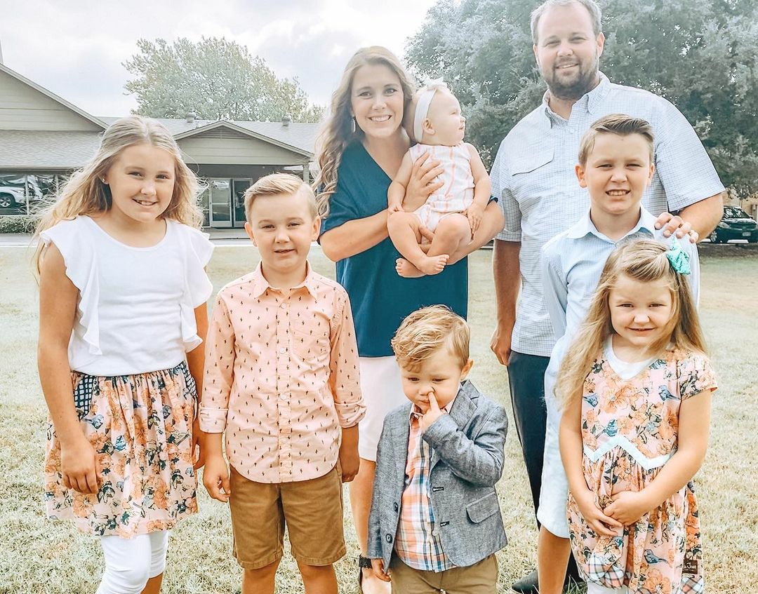 anna-duggar-is-‘standing-by’-josh-duggar:-‘she-thinks-josh-is-innocent’