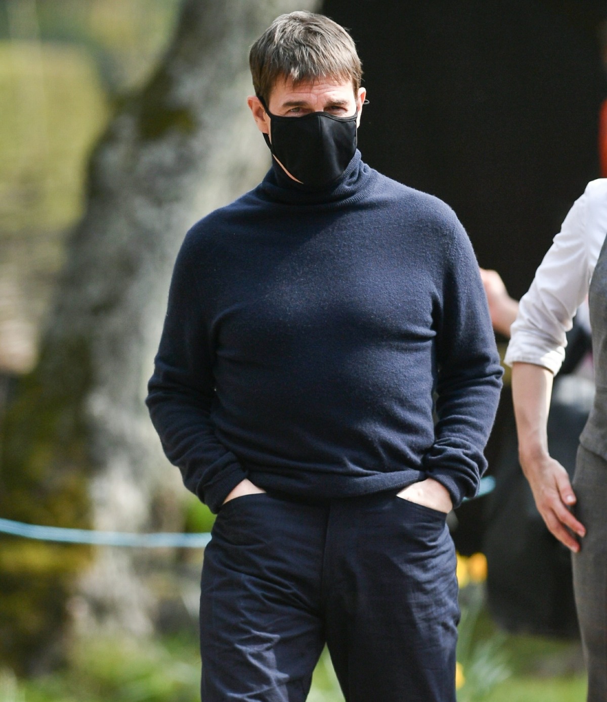 tom-cruise-is-isolating-for-14-days-after-mi7-crew-members-test-positive-for-covid