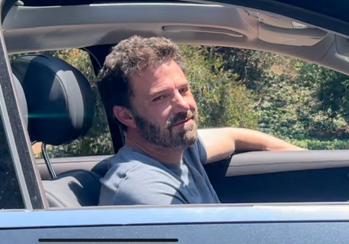 ben-affleck-‘won’t-let-the-intense-media-attention-get-in-the-way’-of-the-bennifer-redux