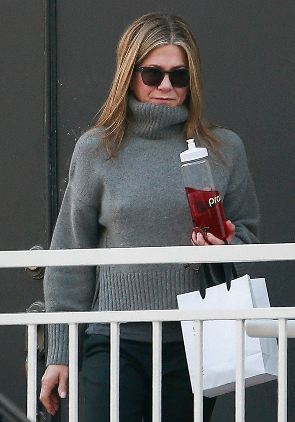 us-weekly:-jennifer-aniston-has-apparently-been-‘enjoying-a-fling’-with-gabriel-aubry