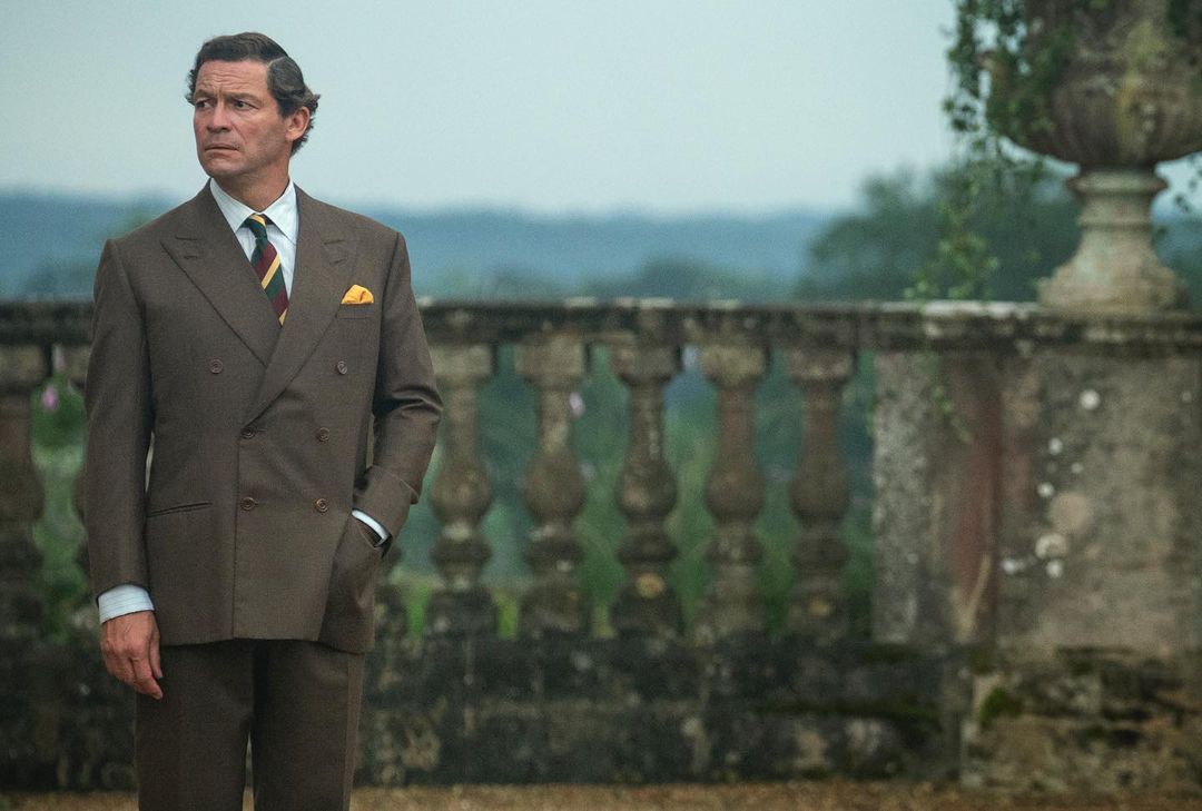‘the-crown’-shows-off-dominic-west-&-elizabeth-debicki-as-charles-&-diana