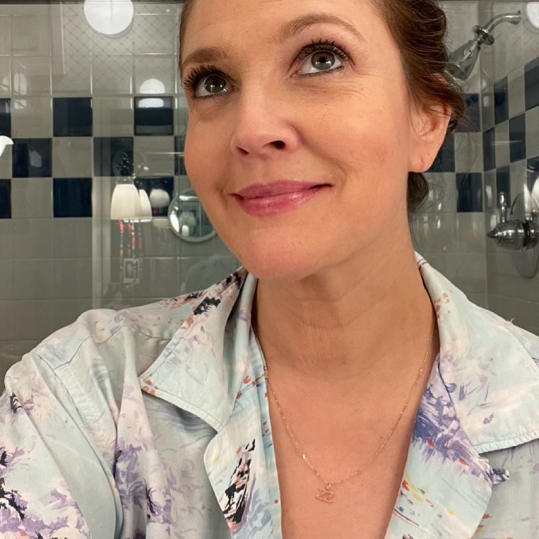 drew-barrymore-on-how-often-her-daughters-bathe:-‘the-smell-can-get-real’