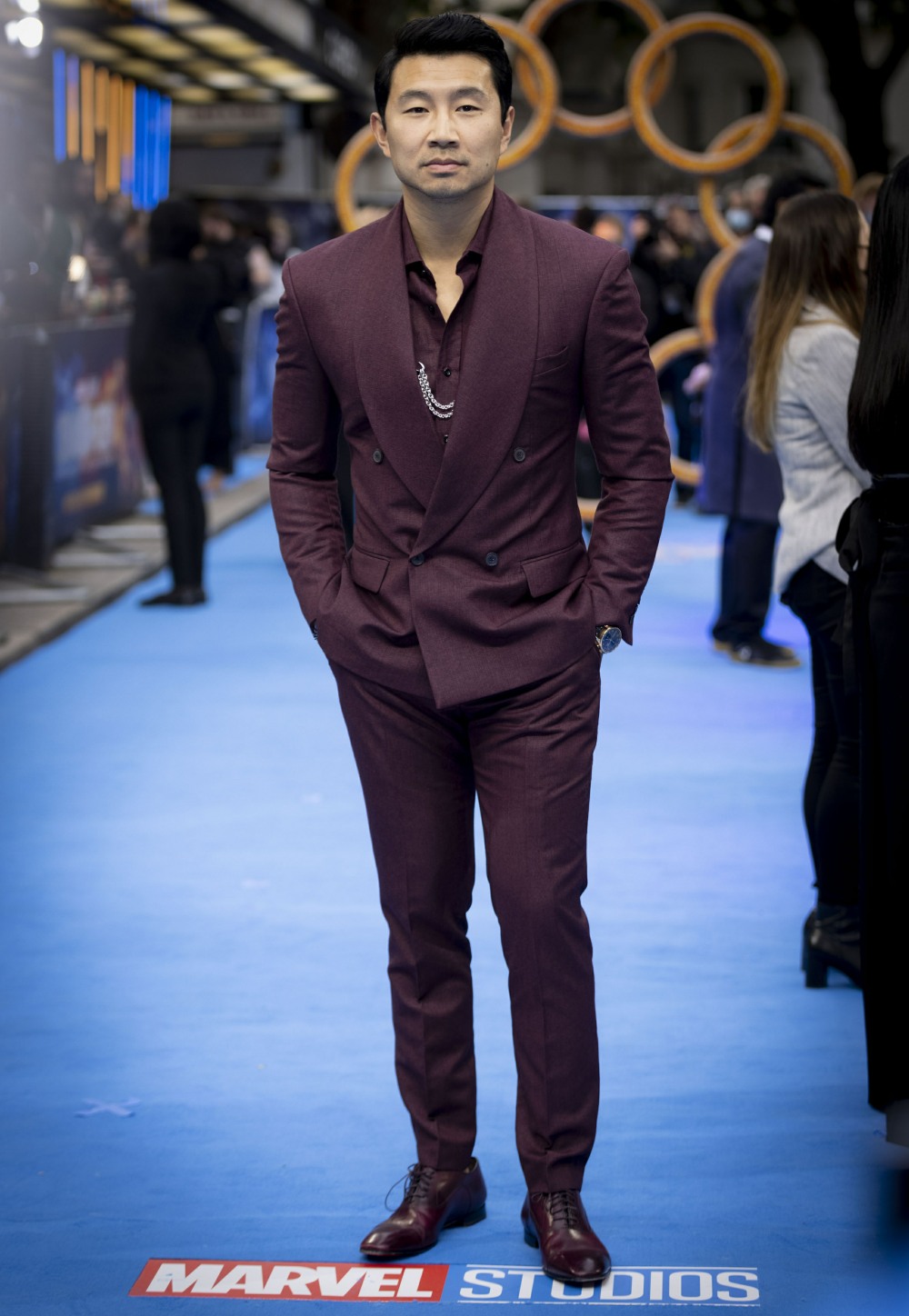 “simu-liu-wore-the-hell-out-of-a-grayscale-suit-at-the-‘shang-chi’-premiere”-links