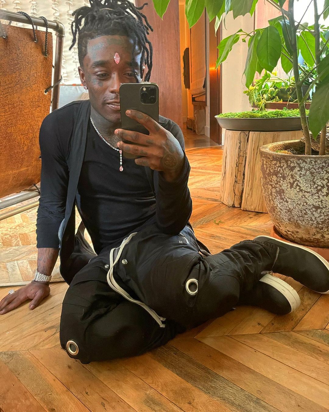 lil-uzi-vert’s-diamond-was-ripped-out-of-his-head-by-crowd,-he-still-has-it