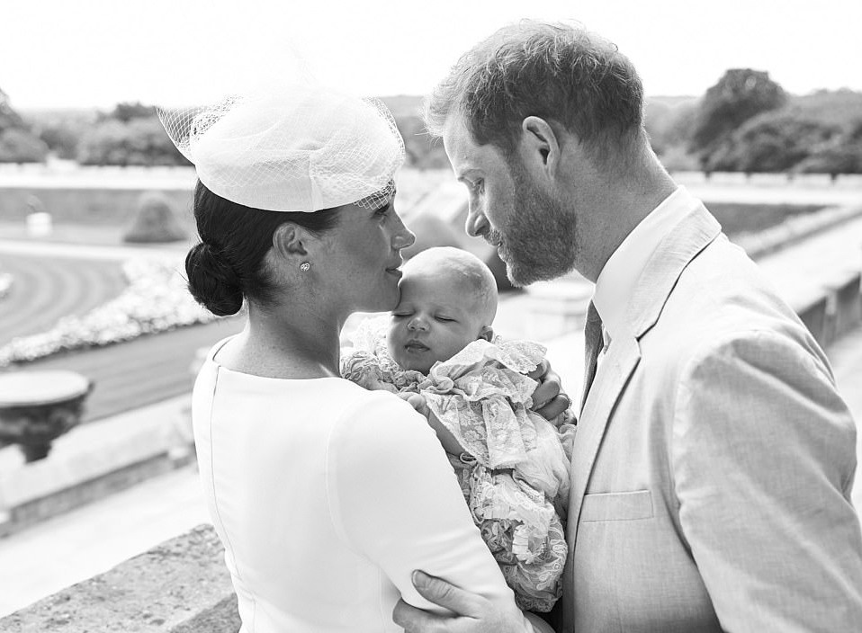 the-sussexes-are-able-to-give-their-kids-privacy,-and-the-cambridges-can’t