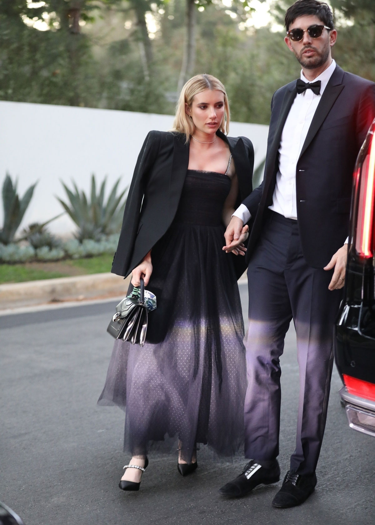 emma-roberts-went-to-paris’s-wedding-with-a-date-who-was-not-garrett-hedlund
