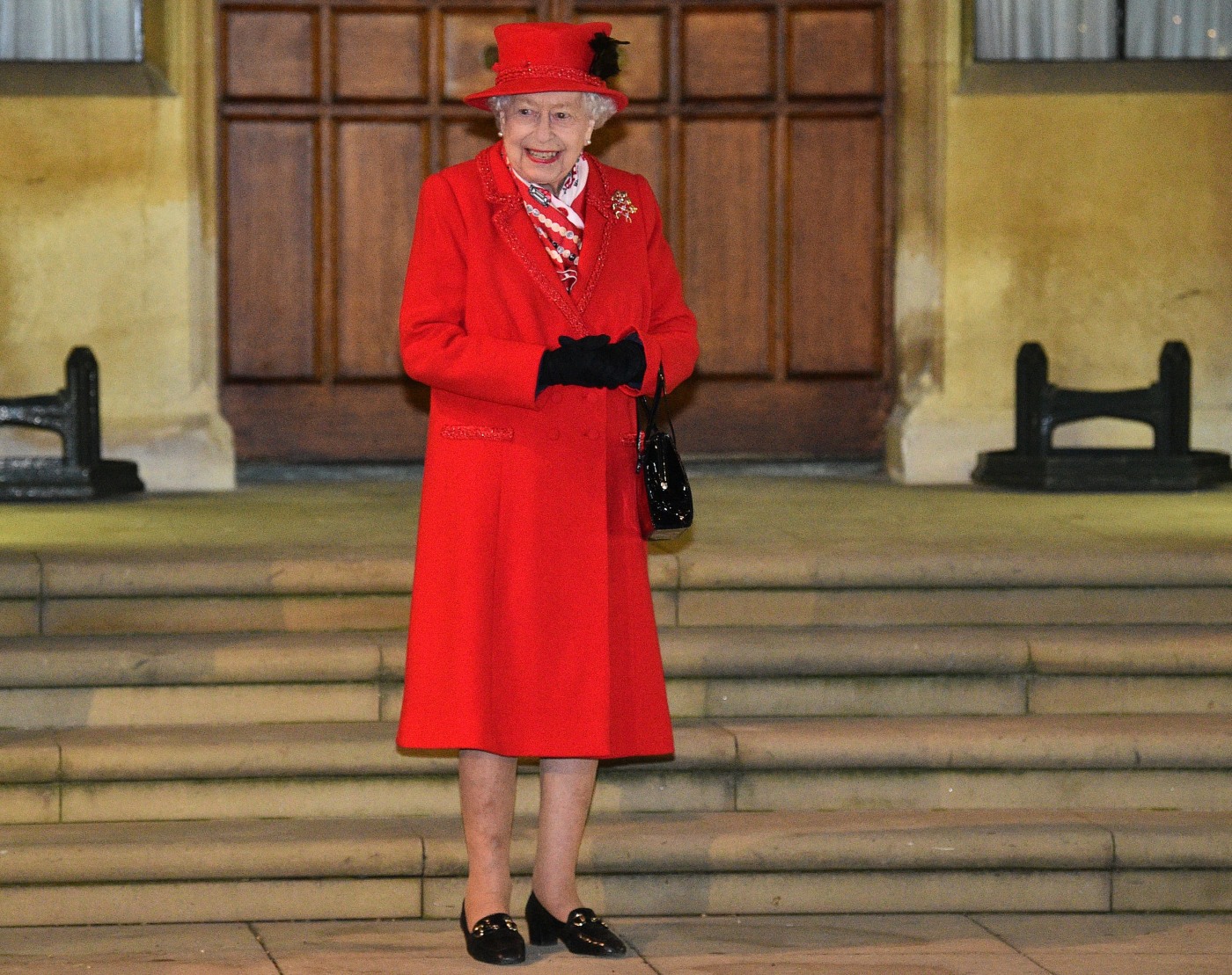 queen-elizabeth-cancels-her-christmas-at-sandringham,-she’ll-stay-in-windsor