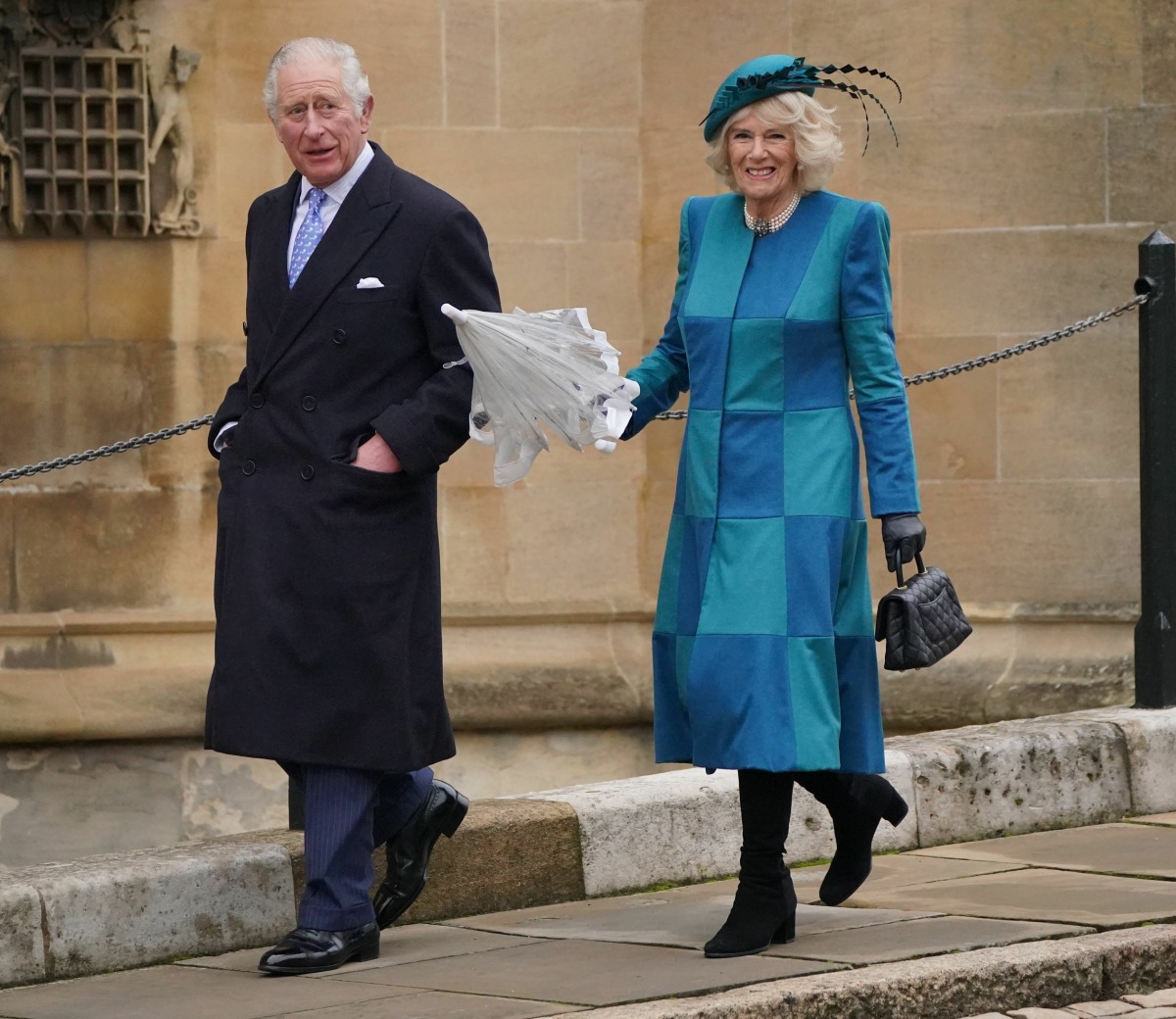 a-crossbow-wielding-intruder-climbed-the-windsor-castle-fence-on-christmas