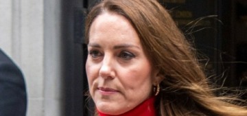 halle-berry-posted-a-photo-that-looked-like-she-married-van-hunt,-but-it-was-a-joke