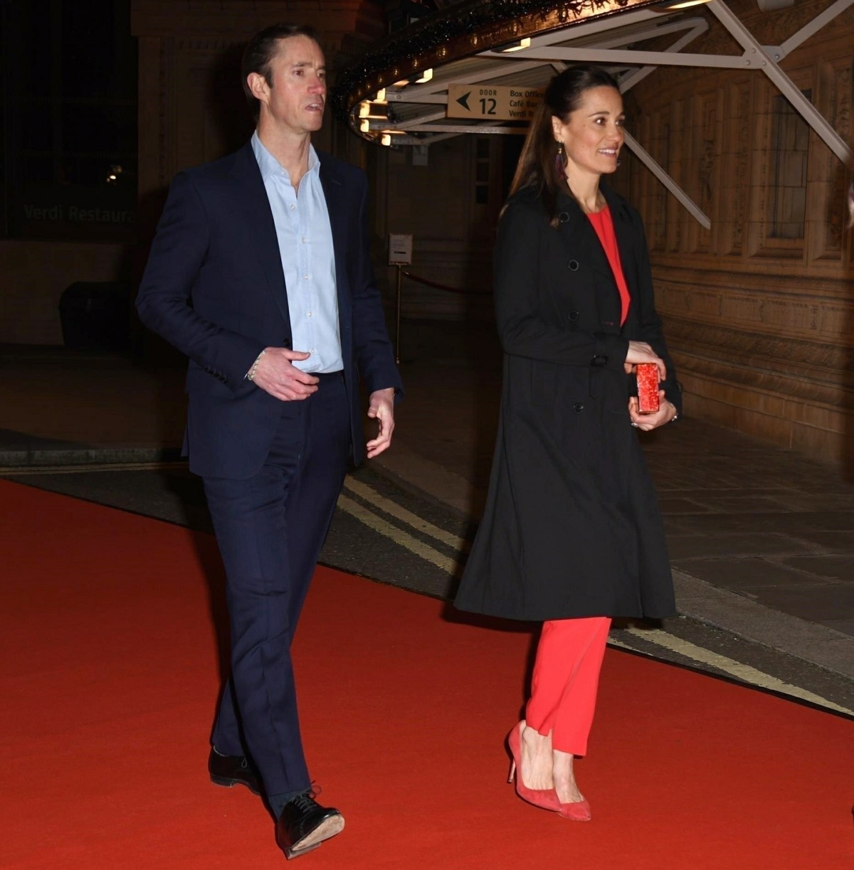 pippa-middleton-&-james-matthews-stepped-out-for-cirque-du-soleil