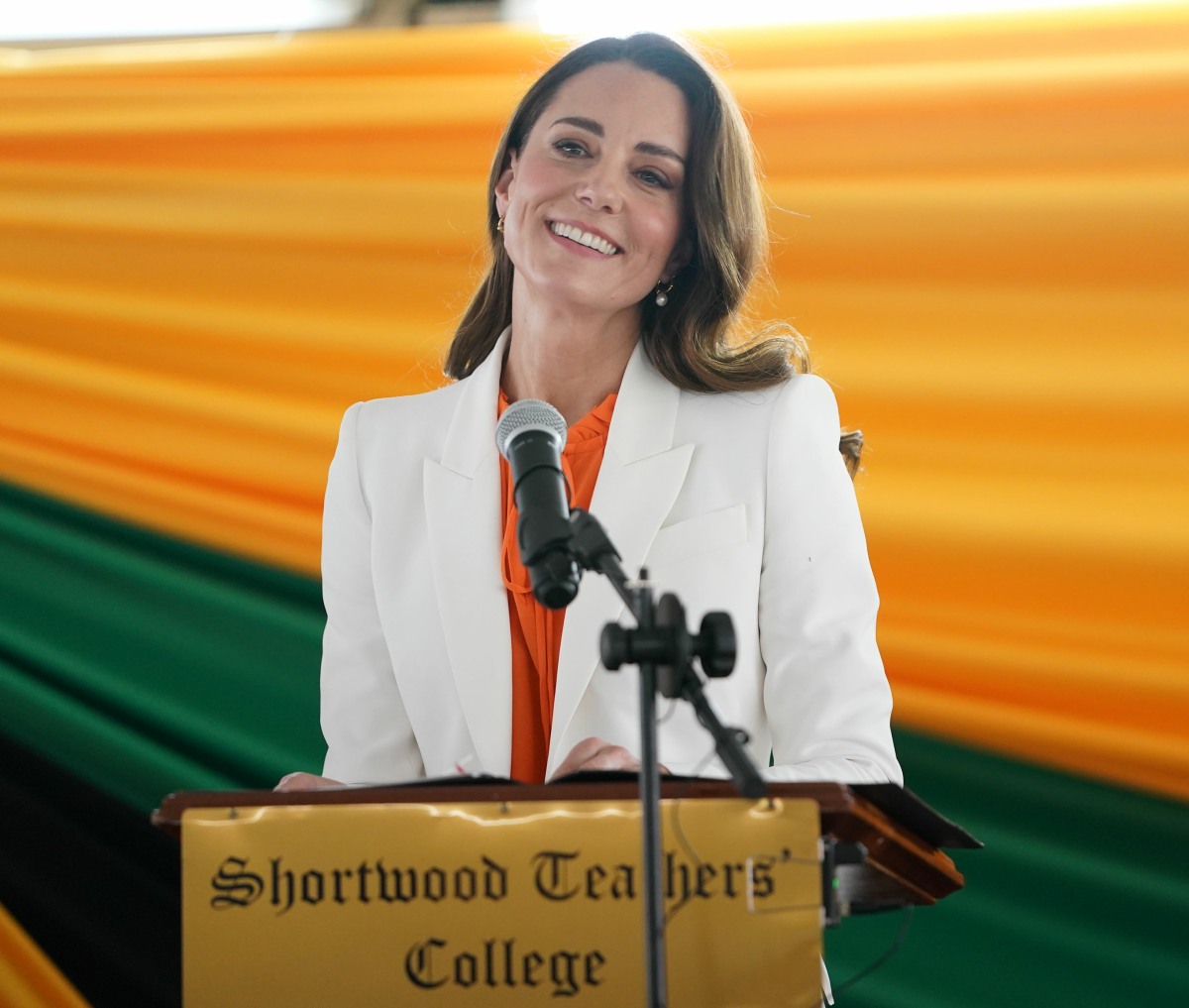 duchess-kate-wore-a-mcqueen-suit-on-day-5-of-the-caribbean-tour:-cute-or-meh?