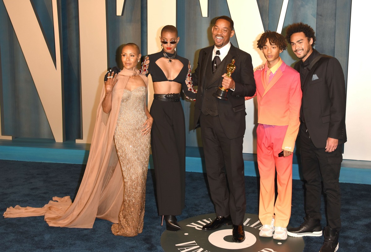 will-smith-apologizes-to-chris-rock:-‘i-was-out-of-line-and-i-was-wrong’