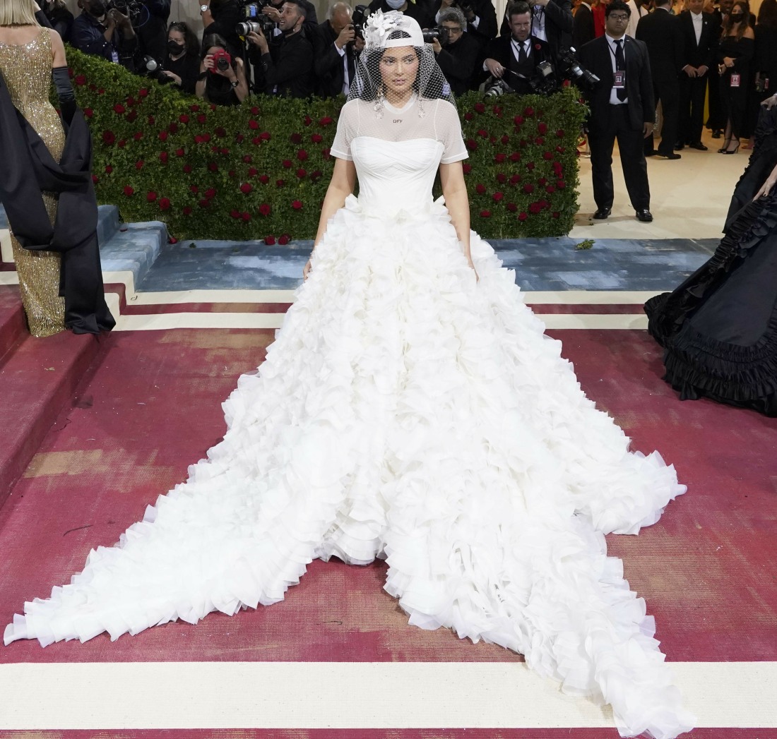 who-had-the-worst-met-gala-look-from-the-kardashian-jenner-clan?