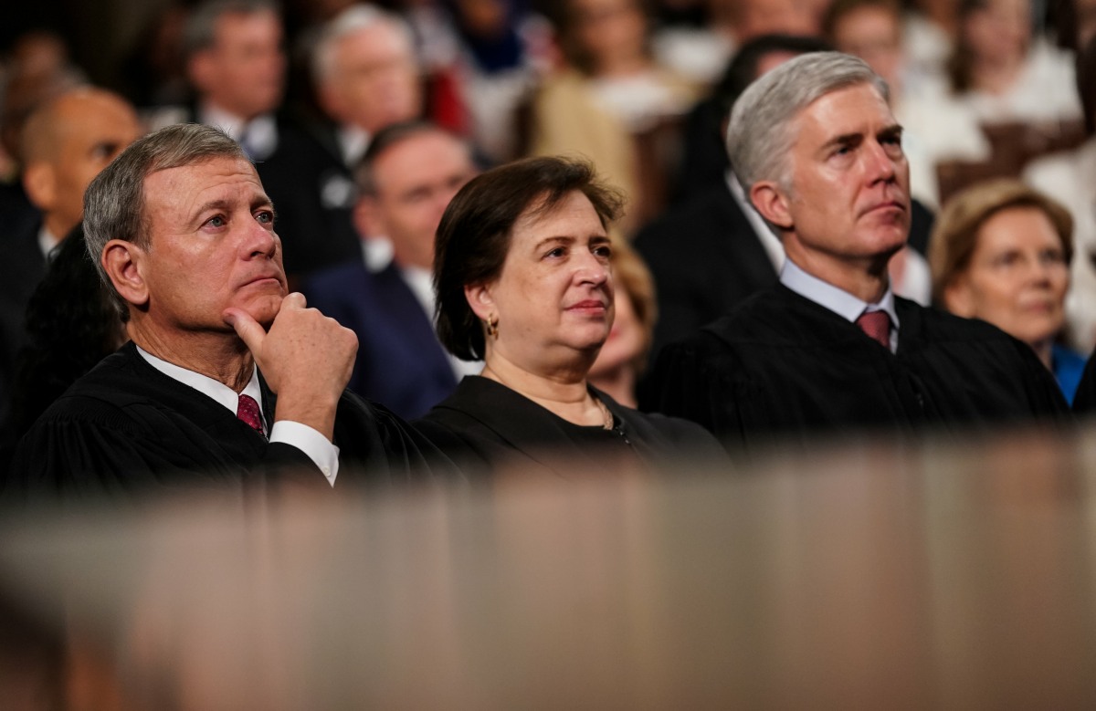 chief-justice-roberts-hopes-people-won’t-lose-faith-in-scotus-because-of-the-leak