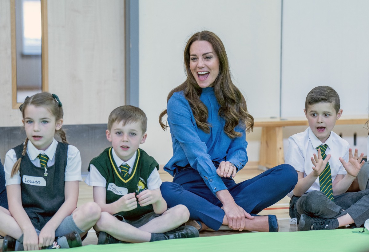 countess-kate-wore-trousers-&-a-cefinn-blouse-for-the-first-stop-in-scotland