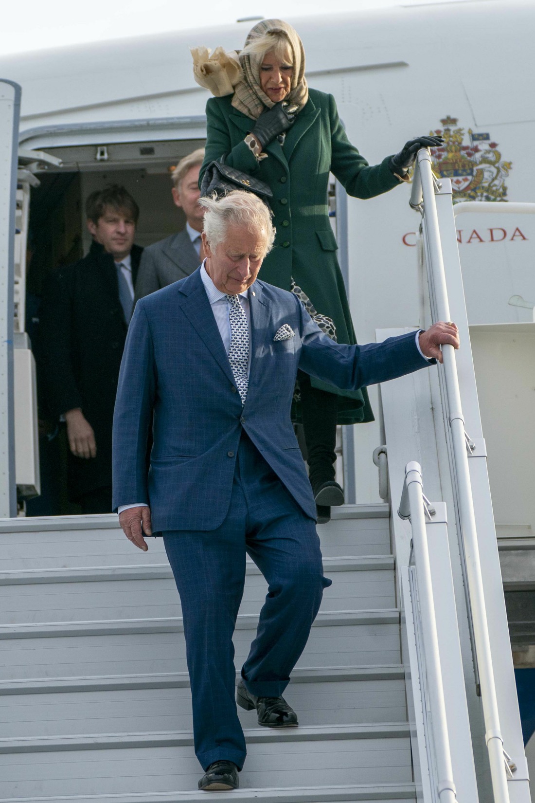 prince-charles-&-camilla’s-canadian-tour-has-begun,-with-minimal-jubilation