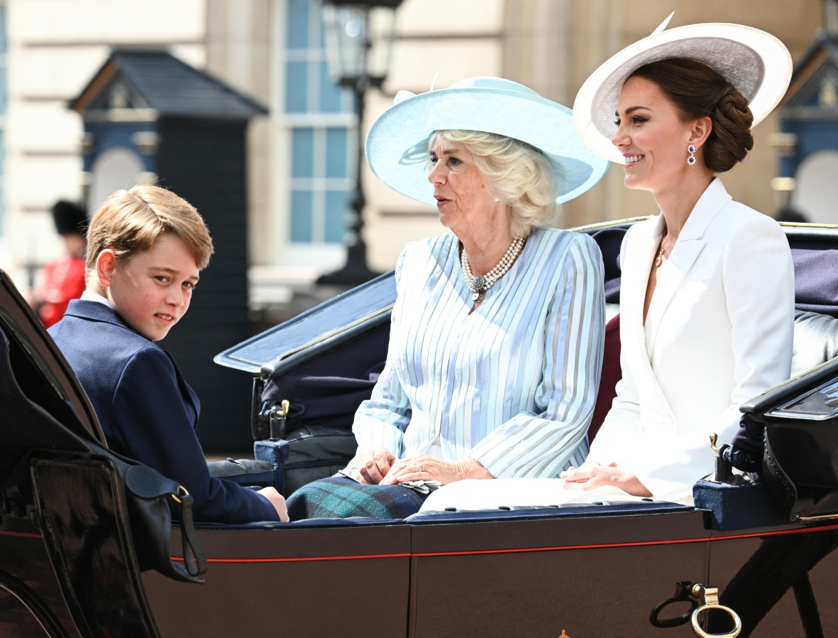duchess-kate-repeated-a-white-mcqueen-coatdress-for-trooping-the-colour