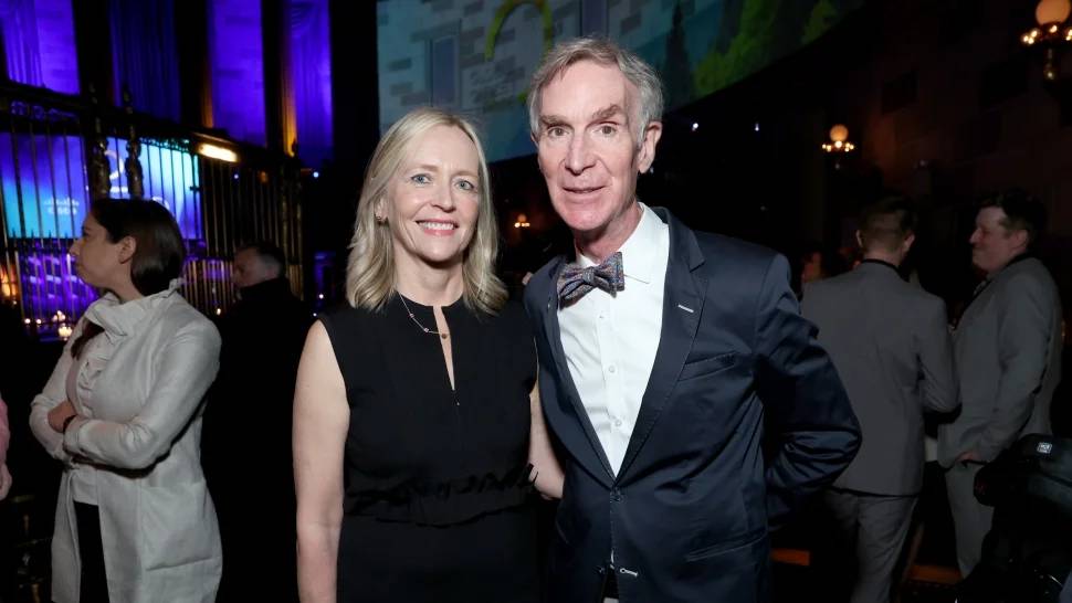 bill-nye-‘the-science-guy’-marries-journalist!