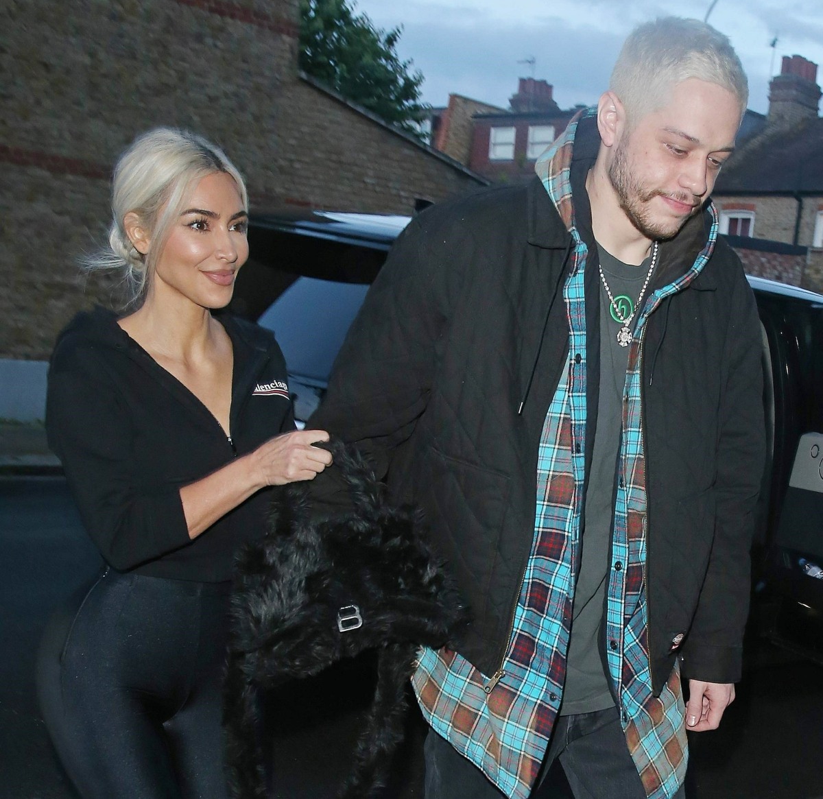 kim-kardashian-is-‘livid-&-incredibly-upset’-at-kanye-west-for-his-‘skete’-post