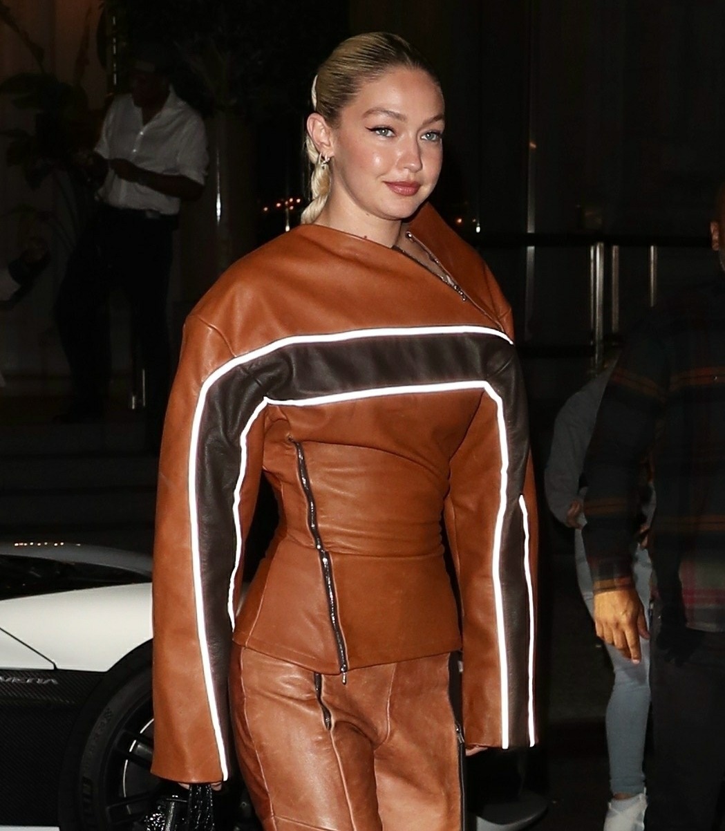 leonardo-dicaprio-‘is-taken-with’-gigi-hadid,-‘they-are-having-a-good-time’