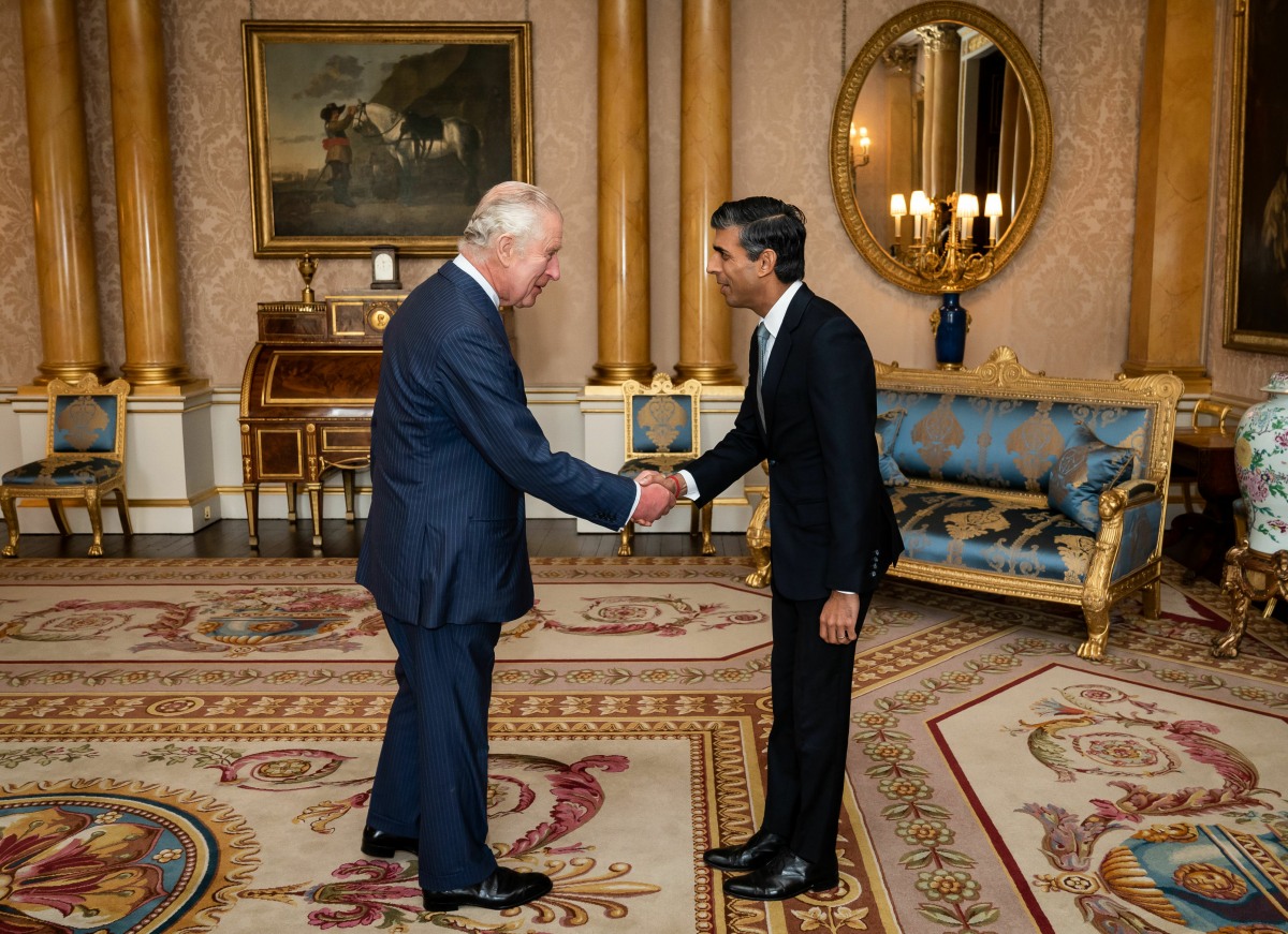 the-new-british-pm-rishi-sunak-met-with-king-charles-iii-at-buckingham-palace
