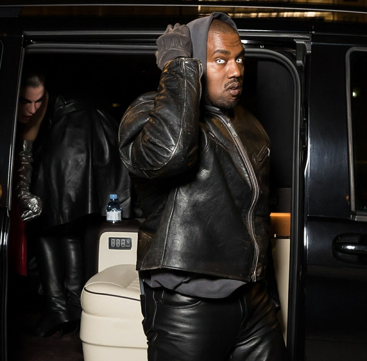 cnn:-kanye-west-‘would-praise-hitler’-&-he-admired-nazi-propaganda