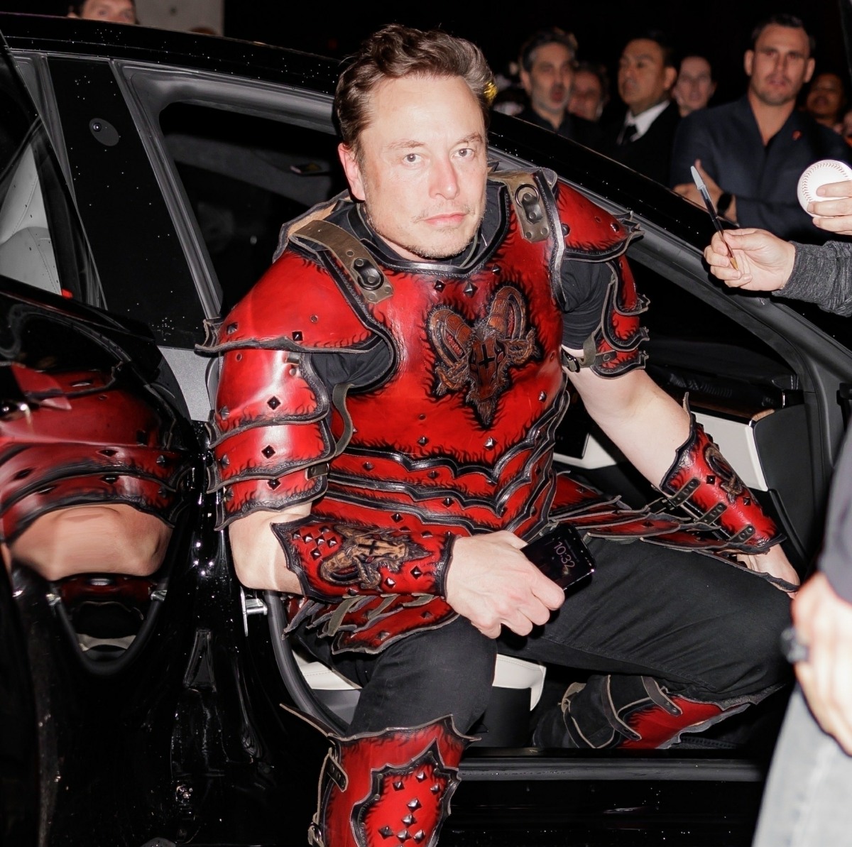 “elon-musk-threatens-to-make-a-phone-if-apple-blocks-the-twitter-app”-links