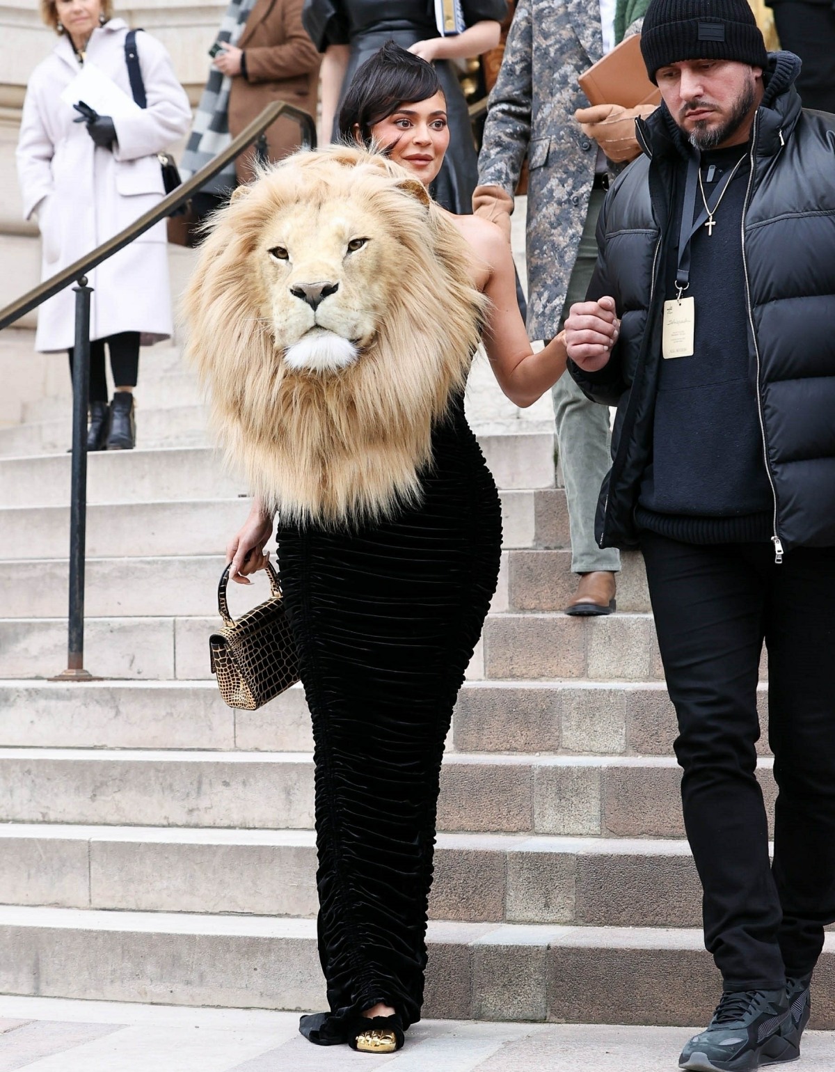 kylie-jenner-wore-a-schiaparelli-lion-head-dress-&-revealed-her-son’s-name