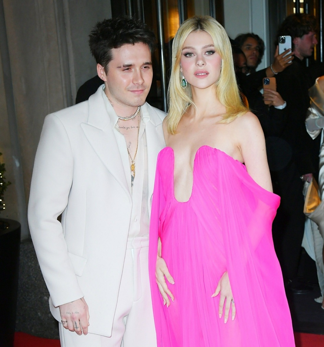 nicola-peltz-sent-‘snippy-texts’-to-the-wedding-planner-her-father-is-suing