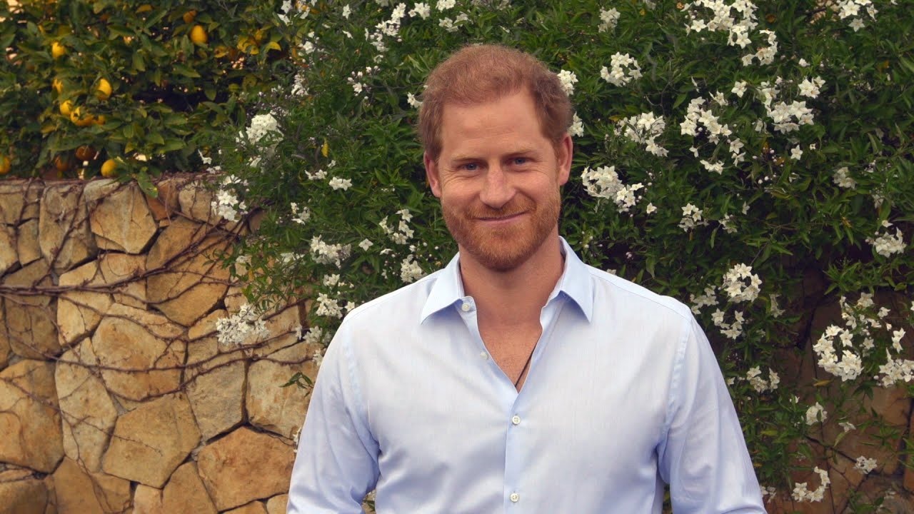 prince-harry-is-‘really-happy-about-the-success-of-the-book-and-the-reaction-to-it’