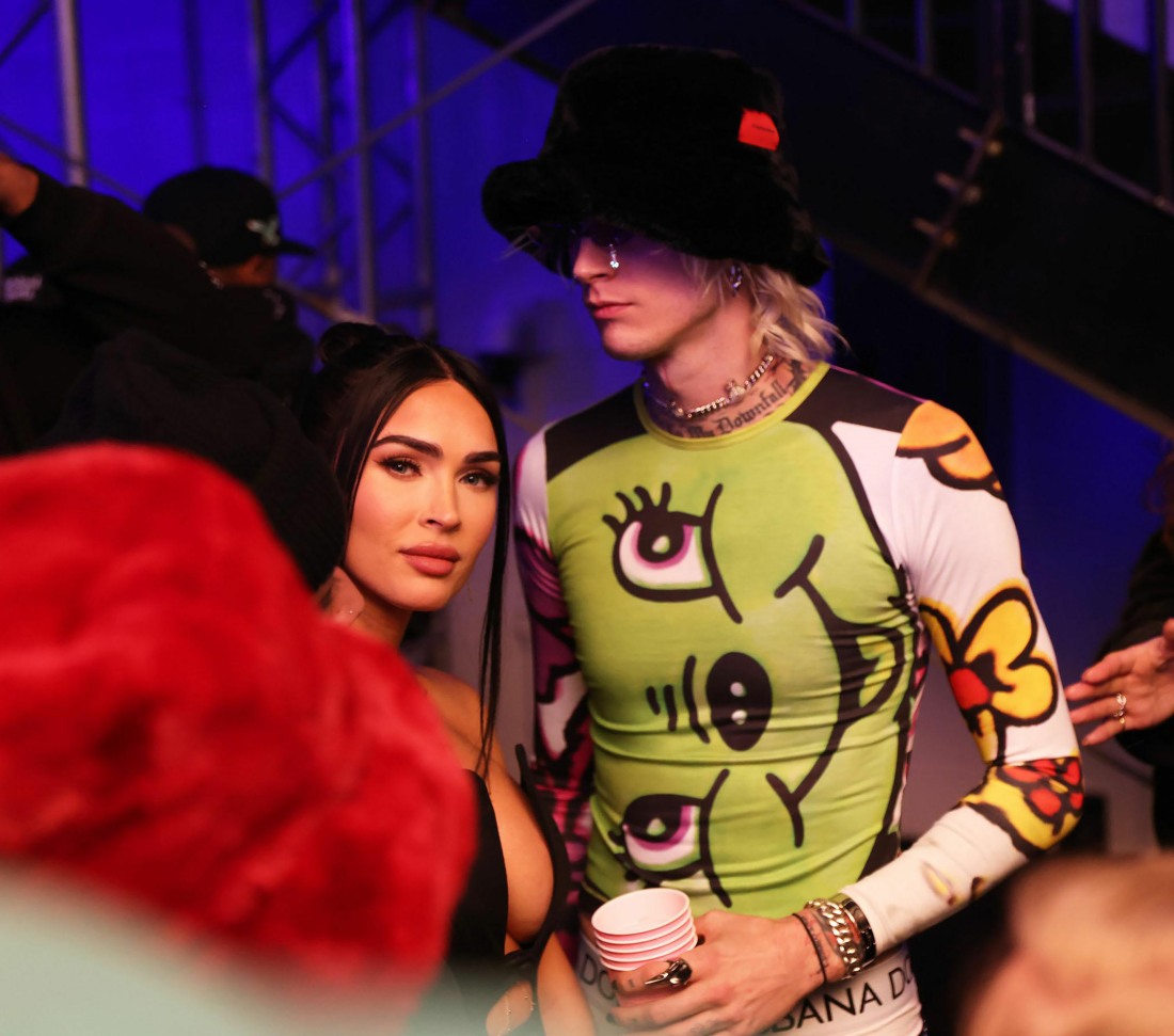 megan-fox-&-mgk-are-‘still-not-in-a-good-place’-but-she’s-‘backtracking’