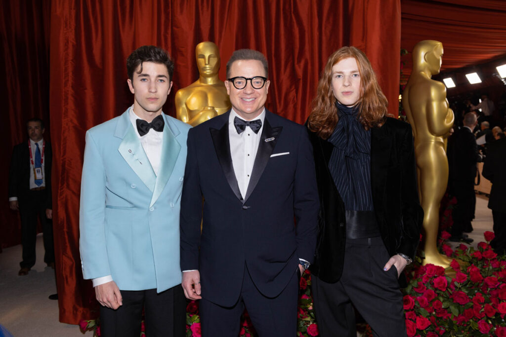 brendan-fraser’s-sons-roast-him-for-his-dad-jokes