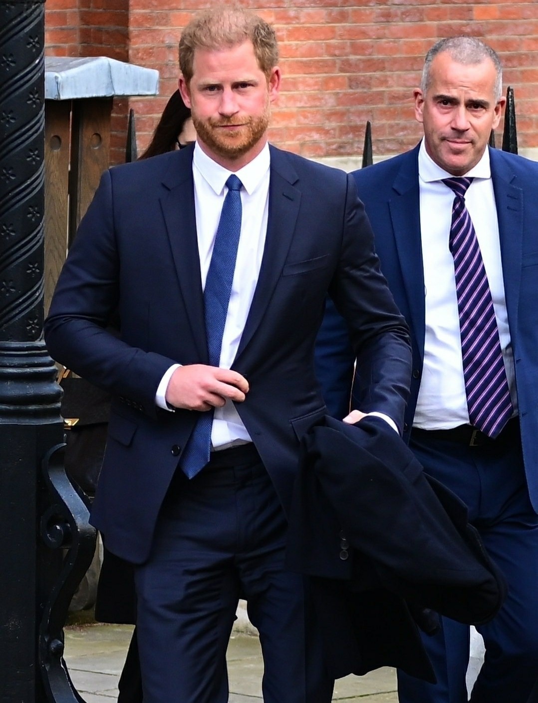 prince-harry-isn’t-criticizing-qeii-for-working-out-the-‘deal’-with-ngn-in-2012