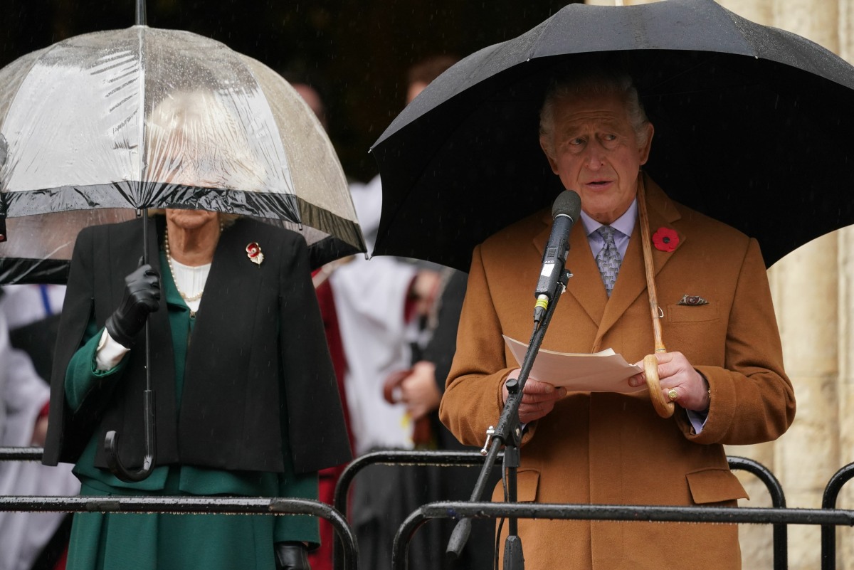 the-weather-for-saturday’s-coronation-will-apparently-be-pretty-rainy-&-bleak