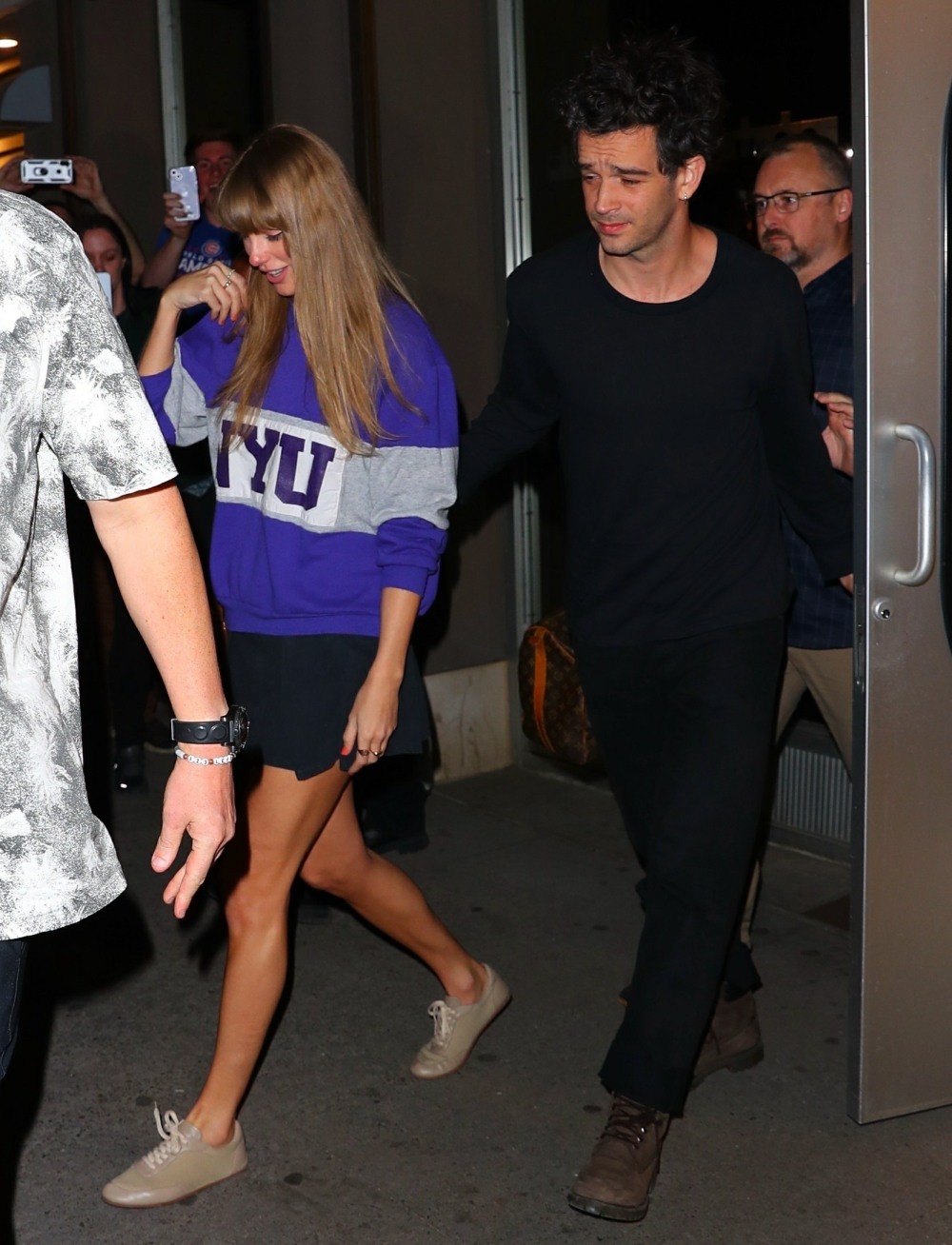 taylor-swift-&-matt-healy-stepped-out-together-in-nyc-at-the-electric-lady