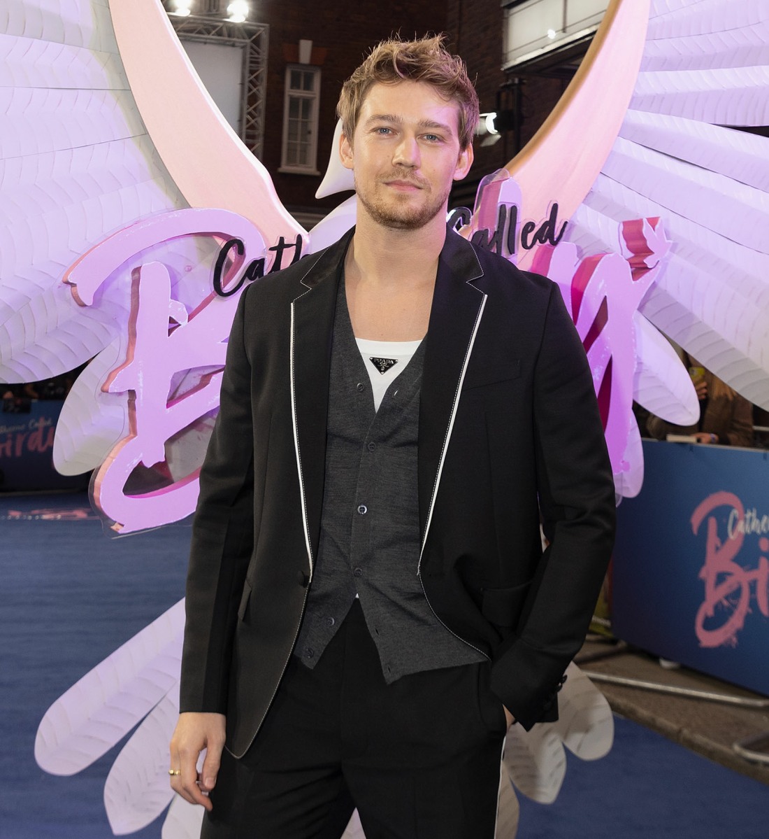 joe-alwyn-‘feels-slighted-&-is-distraught’-that-taylor-swift-moved-on-with-matt-healy