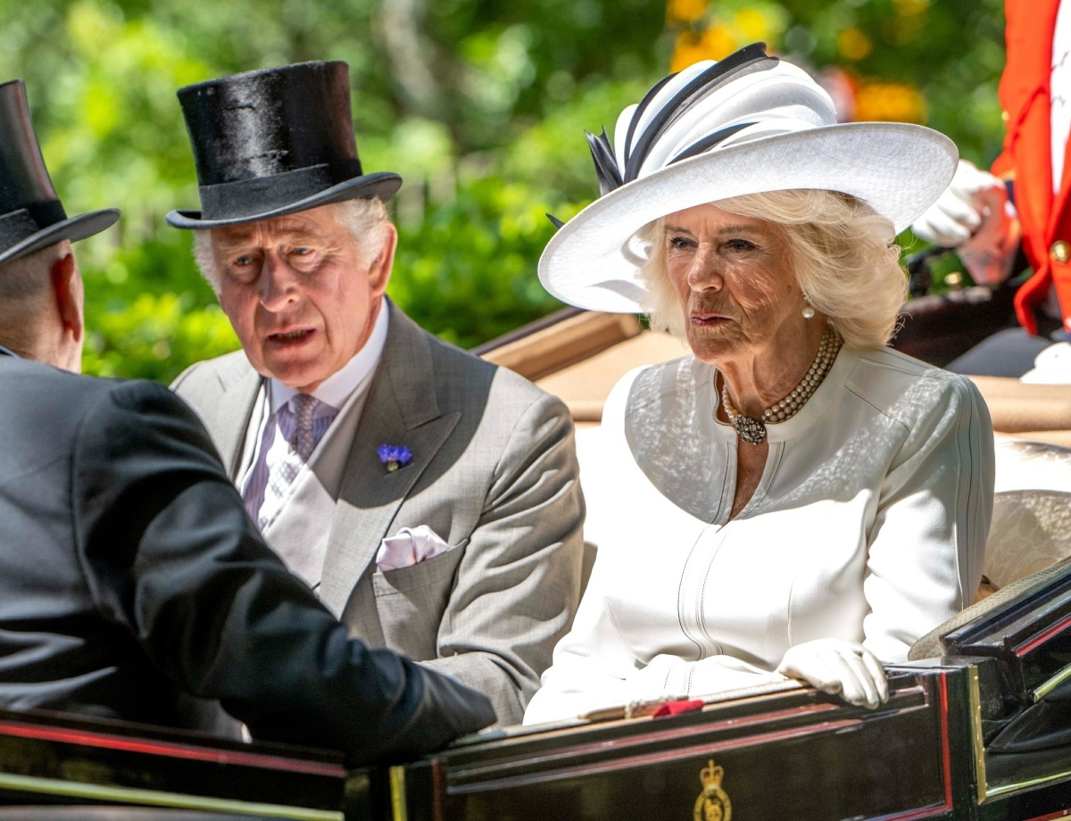 queen-camilla-wore-white-&-cream-with-huge-hats-for-the-final-days-of-ascot
