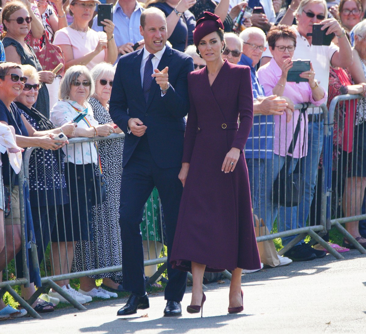 prince-william-&-kate-arrived-an-hour-late-to-wales-for-their-qeii-memorial-event