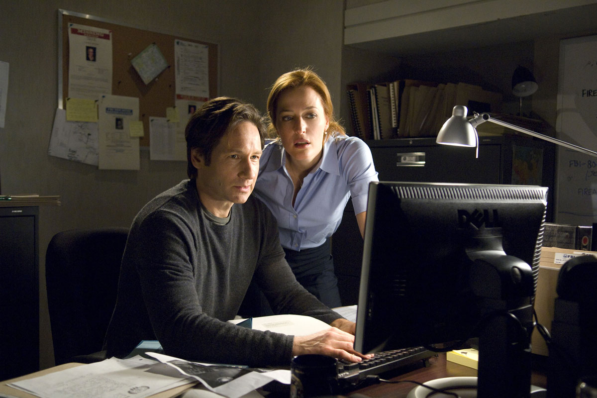 x-files-fans-were-split-into-mulder-&-scully-shippers-vs.-non-shippers