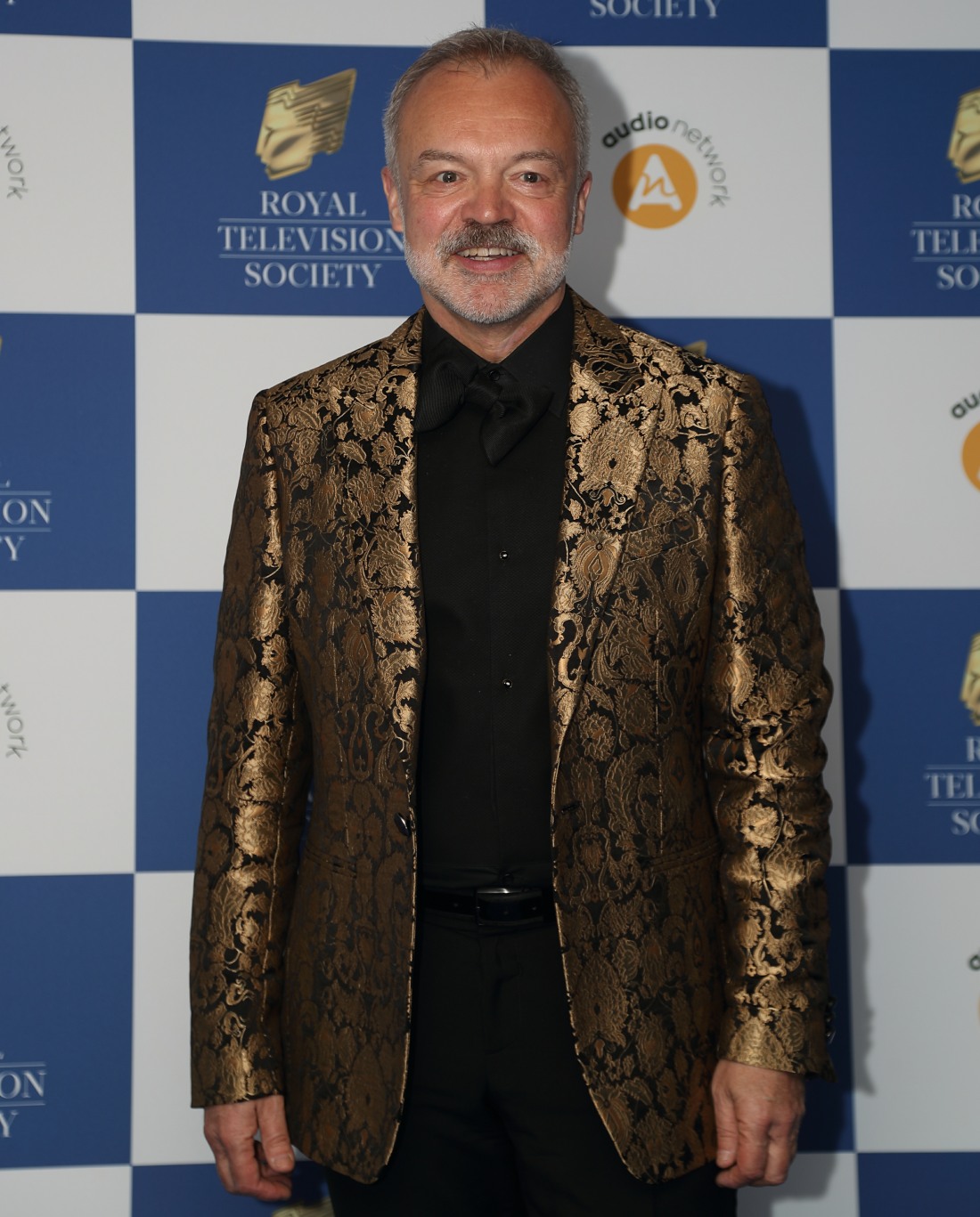 graham-norton:-the-anti-sussex-british-media-has-‘deified’-prince-william-&-kate