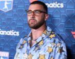 taylor-swift-went-to-the-kansas-city-chiefs’-game-with-travis-kelce’s-mother