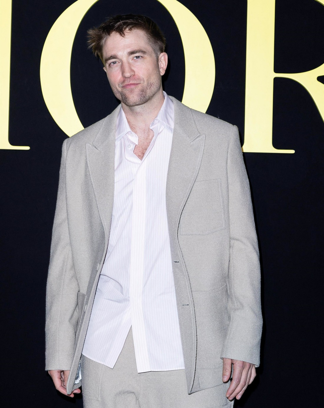 “robert-pattinson-still-masks-up-for-trips-to-the-grocery-store”-links