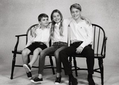 the-waleses-posted-a-new-black-&-white-photo-of-their-three-kids-on-christmas