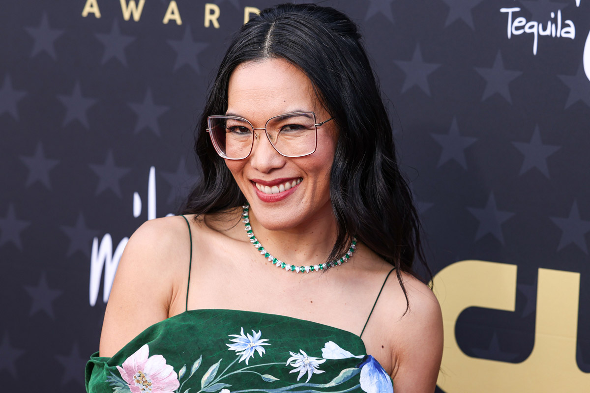 ali-wong-won-at-the-critics-choice-awards-in-green-givenchy:-elegant-and-lovely?