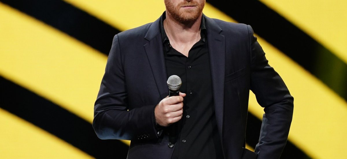 eden:-prince-harry’s-living-legend-of-aviation-award-is-‘pathetic-&-needy’
