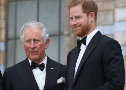 king-charles-was-‘hugely-relieved-&-comforted-by-the-fact-that-harry-flew-over’