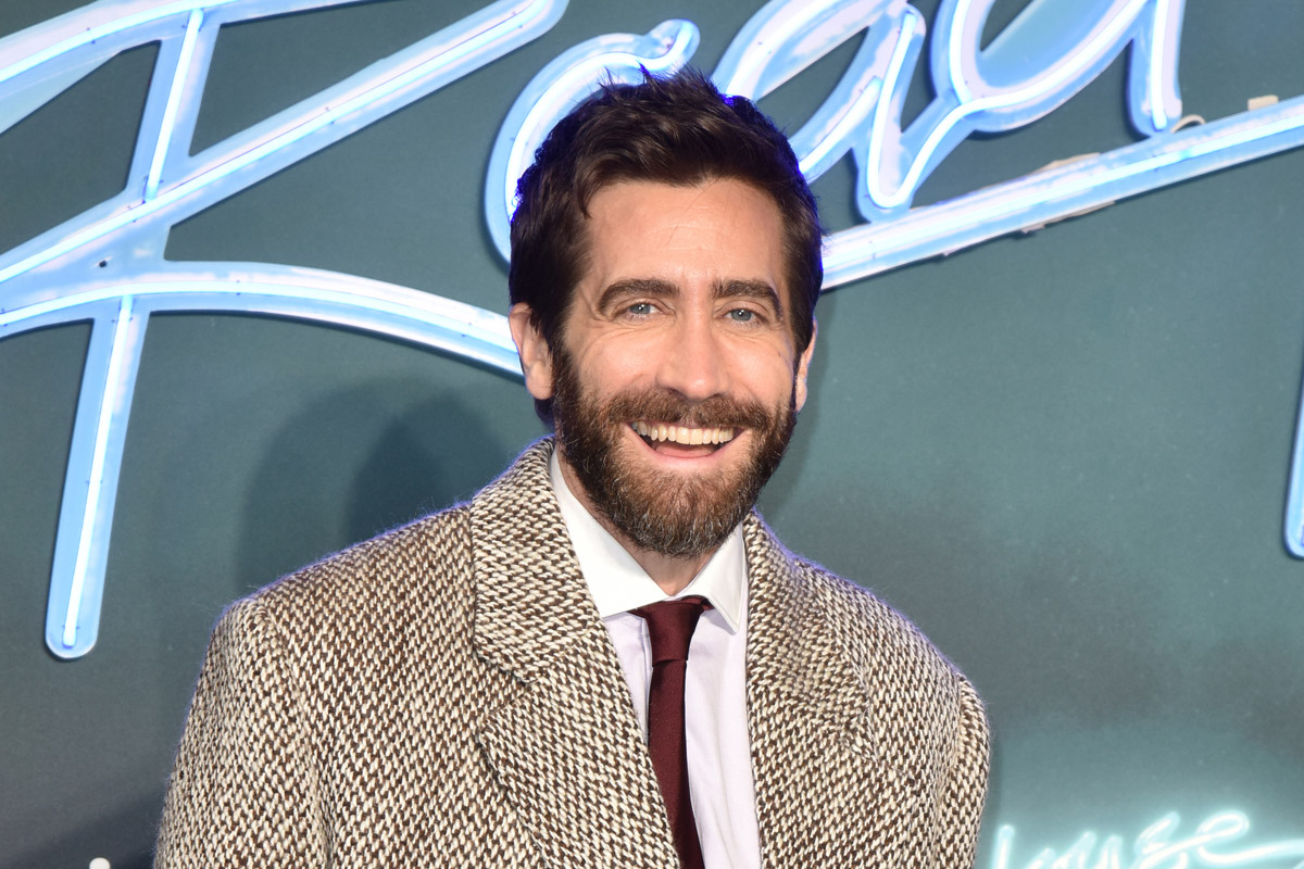 jake-gyllenhaal-on-if-he’s-interested-in-stinking-up-the-batman-suit:-‘it-would-be-an-honor’
