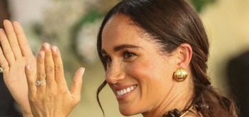 duchess-meghan-wore-a-cross-necklace-which-belonged-to-princess-diana-in-nigeria