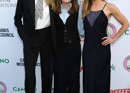 angelina-jolie-steps-out-with-vivienne-for-opening-night-of-‘reefer-madness’